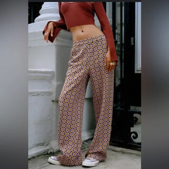 NWT Urban Outfitters culotte pull on trouser floral pants Size Large - Picture 1 of 6